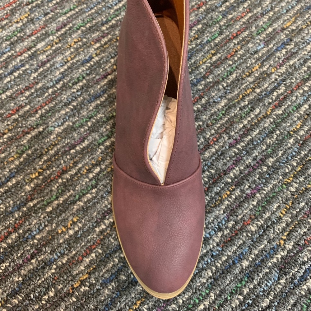 Wine V cut block heel - Picture 4 of 7